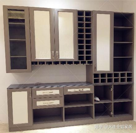 全鋁家居有著傳統板式家具不可媲美的優勢和亮點,逐漸被消費者認可與信賴